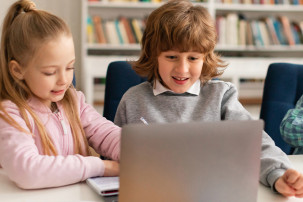 Co trzeci rodzic uważa przestarzałą podstawę programową za największy problem polskiego systemu edukacji 